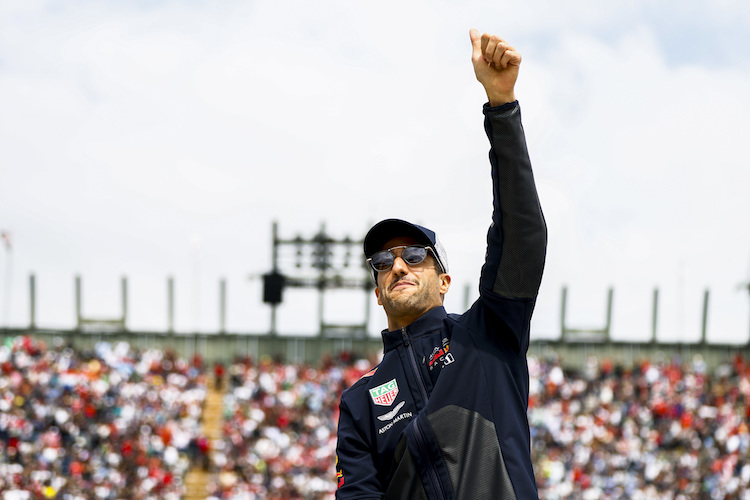 Daumen hoch: Daniel Ricciardo ist zufrieden mit seiner bisherigen GP-Karriere