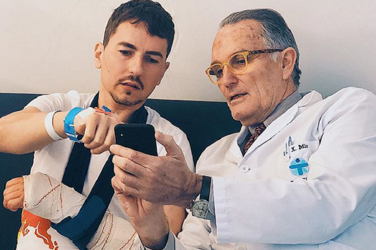 Jorge Lorenzo mit Dr. Xavier Mir