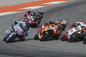 Alvaro Carpe bei seinem Überholmanöver gegen Maximo Quiles)