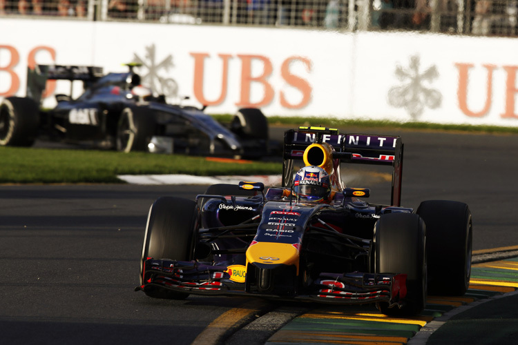 Daniel Ricciardo wird in Australien von Kevin Magnussen gejagt