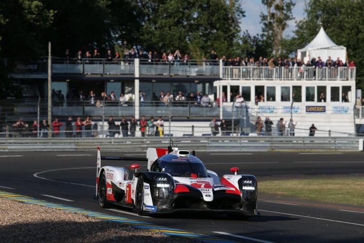 Führt bei den 24h von Le Mans: Der Toyota TS050 Hybrid