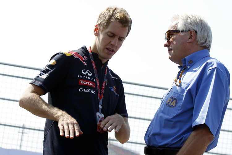 Sebastian Vettel mit Charlie Whiting