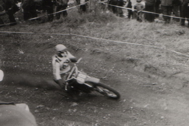 Heinz Hoppe in der Rechtskurve nach der 6. Steilabfahrt in den 1980er Jahren