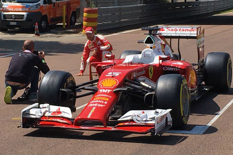 Sebastian Vettel gibt auf der Ferrari-Hausstrecke in Fiorano Gas
