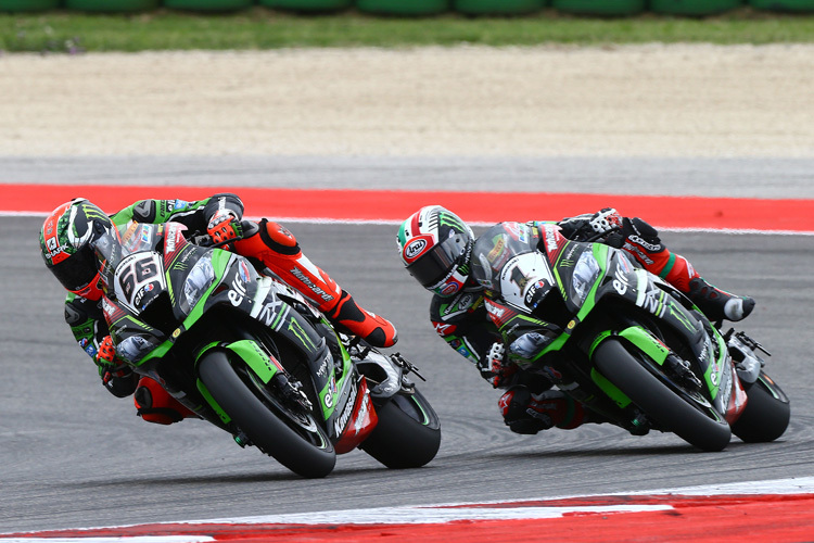 Sinnbild des Tests: Tom Sykes vor Jonathan Rea