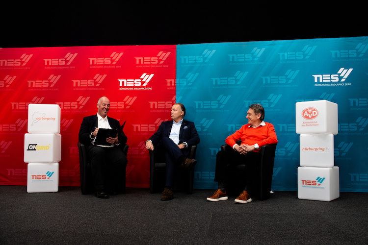 Erstes Meeting mit Teams, Industrie und Partner: Ralph-Gerald Schlüter, Lutz Leif Linden und NES-Pressesprecher René de Boer (von rechts nach links).