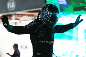 George Russell fuhr in Singapur von der Pole zum Sieg)