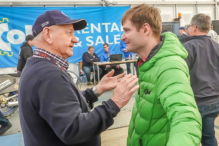 Hans «Eishans» Weber (r.) im Gespräch mit Roelof Thijs