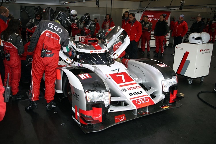  Blick in die Audi Sport Team Joest Box