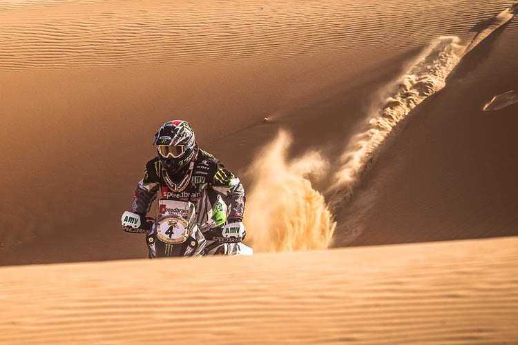 Paulo Goncalves surft durch die Sanddünen