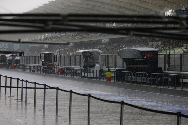 Sinflutartige Regenfälle führen zu Verzögerungen im Zeitplan