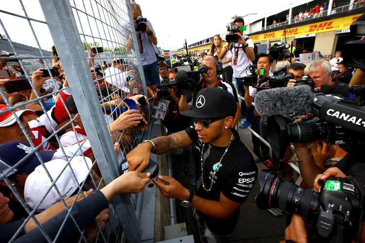 Nicht nur Autogrammjäger: Die Formel-1-Fans nahmen fleissig an der GPDA-Umfrage teil