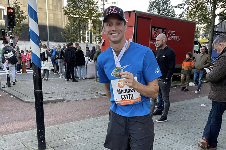2021 lief van der Mark den Rotterdam-Marathon