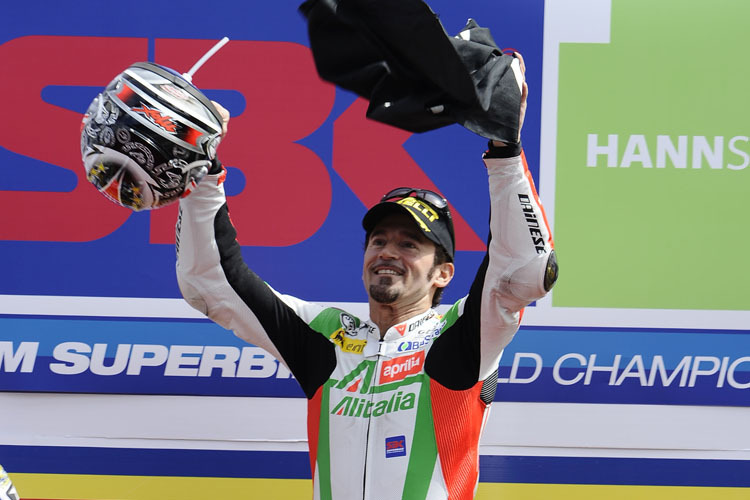 Max Biaggi lässt sich feiern