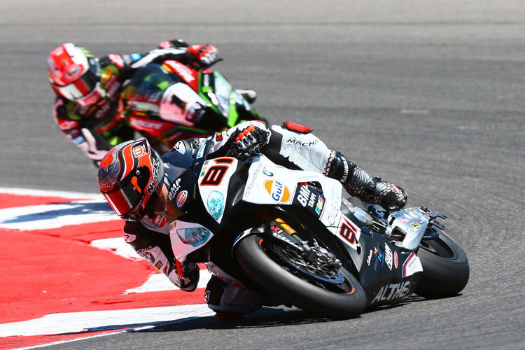 Seltenes Bild: Eine BMW vor Weltmeister Jonathan Rea (Kawasaki)