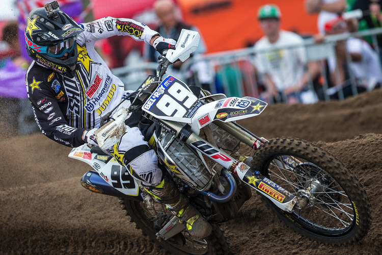 Max Anstie gewinnt den ersten Lauf in Lommel