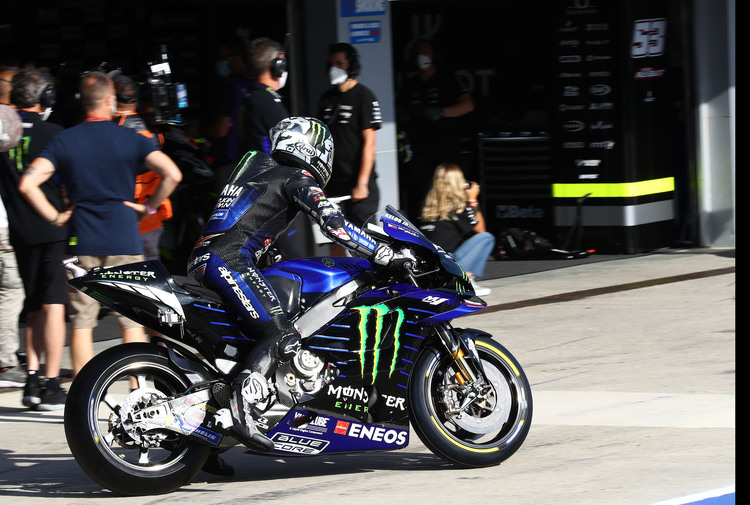 Maverick Viñales bog mit Startplatz 2 im Gepäck in die Box ein