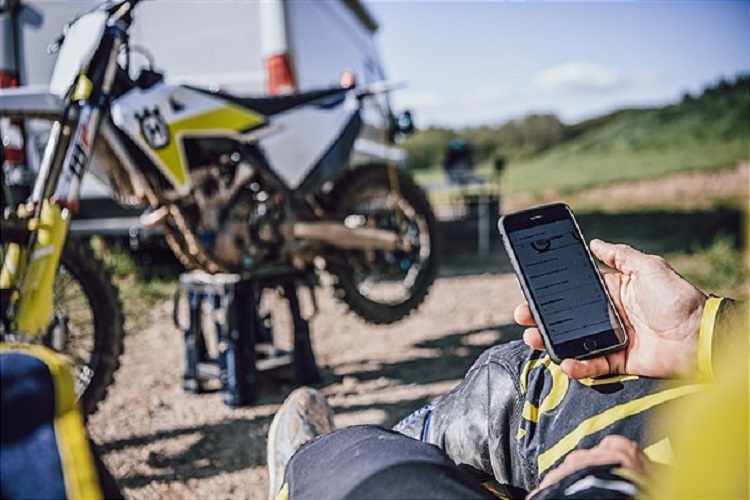 Husqvarna Motorcycles App: Feintuning der Motoreinstellung und Empfehlungen für die Fahrwerksabstimmung per Smartphone