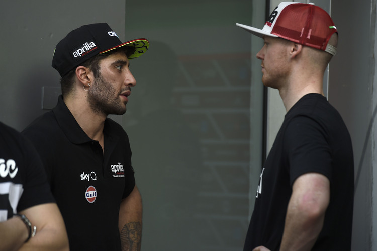 Der gesperrte Andrea Iannone (links) und sein Ersatz Bradley Smith