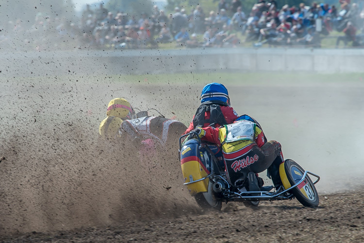 Die Fans sehnen sich nach spannenden Rennen auf Gras und Sand