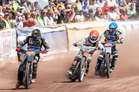 Craig Cook vor Martin Smolinski und Peter Kildemand