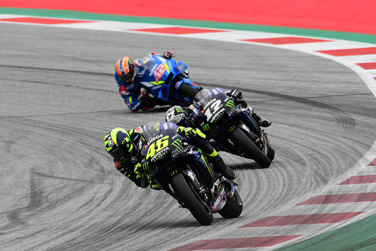 Im Rennen: Rossi vor Viñales und Rins
