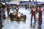 Silverstone 1998: Michael Schumacher hat eben den Grossen Preis von Grossbritannien gewonnen – in der Boxengasse!