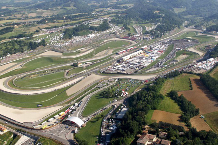 Mugello: Mit 350 km/h brausen die MotoGP-Stars über die 1,1 km langen Start/Ziel-Gerade