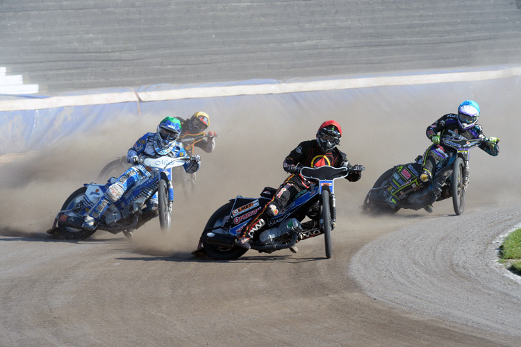 Mariusz Staszewski (vorne) gewann das Finale vor Max Dilger (li.)