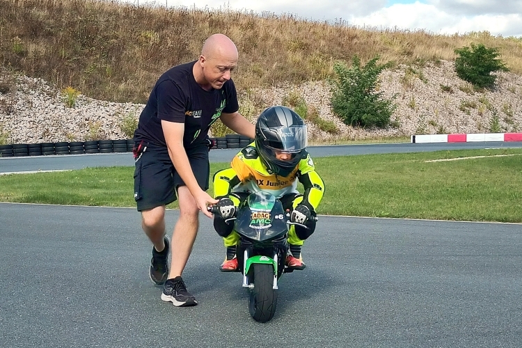 Ronny Heinrich veranstaltet im Auftrag des AMC Sachsenring Schnupperkurse