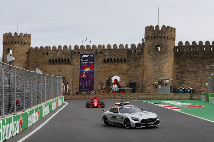 Das Safety-Car war auch 2018 in Baku im Einsatz 