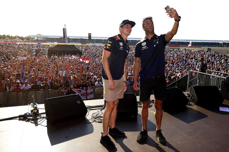 Max Verstappen und Daniel Ricciardo in Silverstone