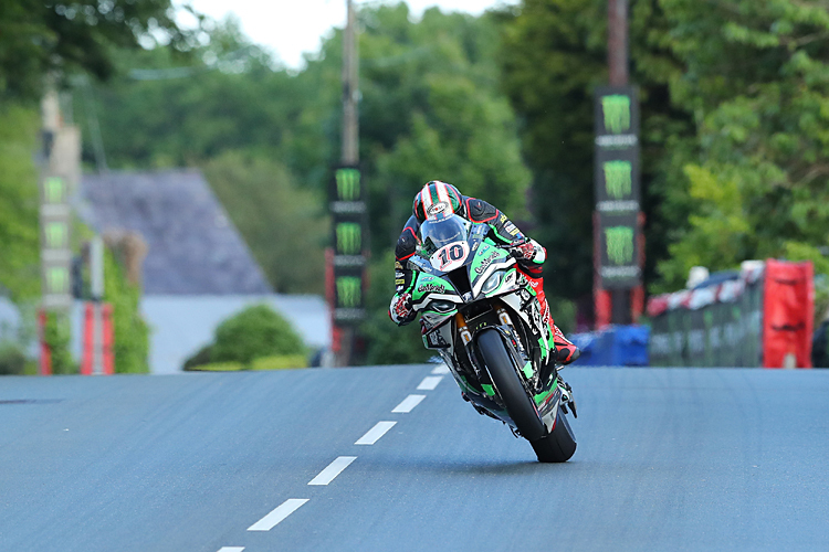 Peter Hickman auf dem Weg zu seinem sechsten TT-Sieg