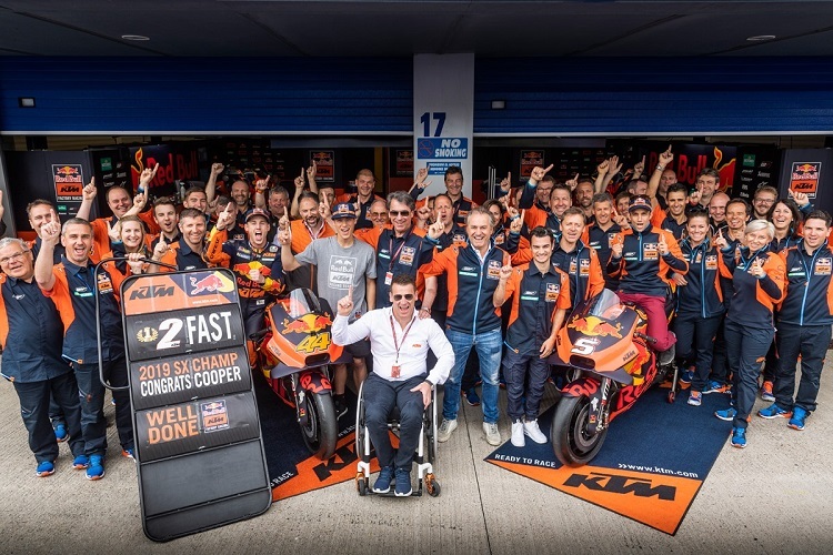 Das Red Bull-KTM-Werksteam posierte beim Jerez-GP