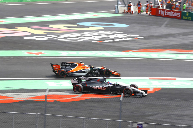 Fernando Alonso gegen Romain Grosjean in Mexiko