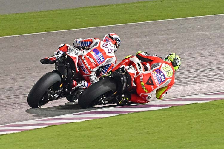 Andrea Dovizioso gegen seinen Teamkollegen Andrea Iannone