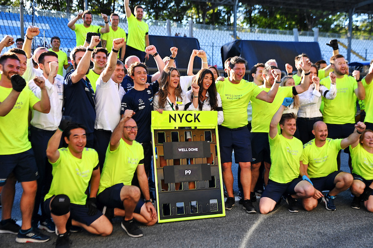 Die Williams-Mannschaft feiert in Monza den neunten Platz von Nyck de Vries