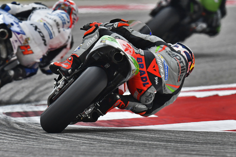 In Texas: Stefan Bradl im Rennen hinter Yonny Hernandez