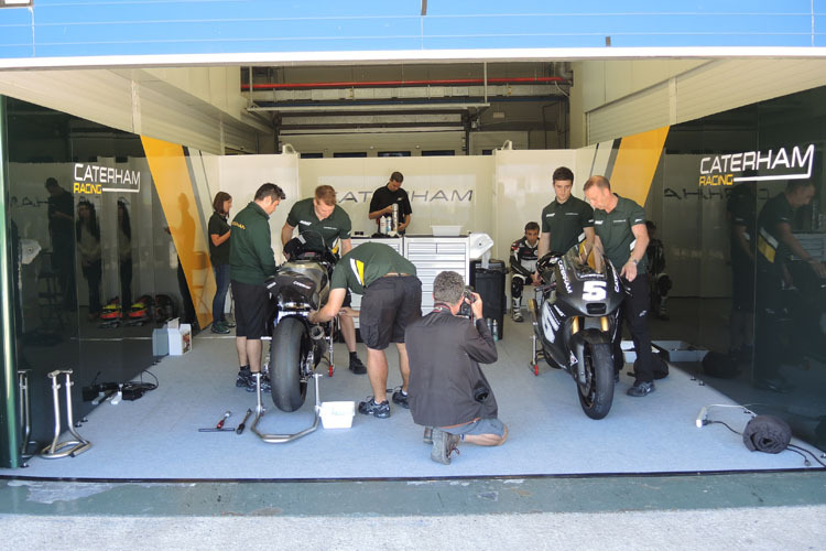 British Racing Green in der Moto2-WM: Das neue Caterham-Team zeigt sich erstmals beim Jerez-Test