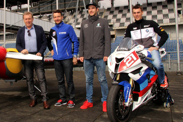 Josef Meier (li.) mit den Superbike-Assen Max Neukirchner und Markus Reiterberger sowie Christian Vietoris (DTM/2.v.r.)