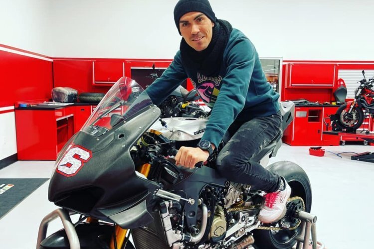 Loris Baz scheint die Ducati V4R zu gefallen