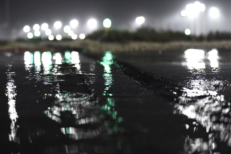 Die große Frage: Kann im Regen unter Flutlicht gefahren werden?