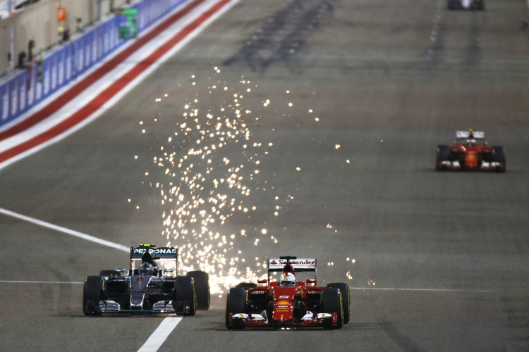Nico Rosberg greift Sebastian Vettel an – das ging auf die Bremse