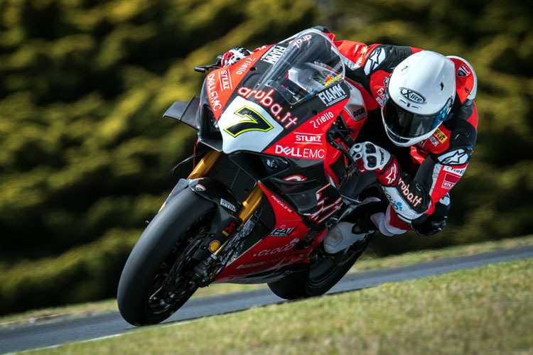 Chaz Davies mit der neuen Ducati Panigale V4R 