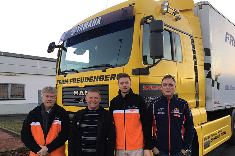 Max Devries, der Manager von Walid Soppe, und Vater Henk Soppe statteten Teambesitzer Carsten Freudenberg bereits einen Besuch ab