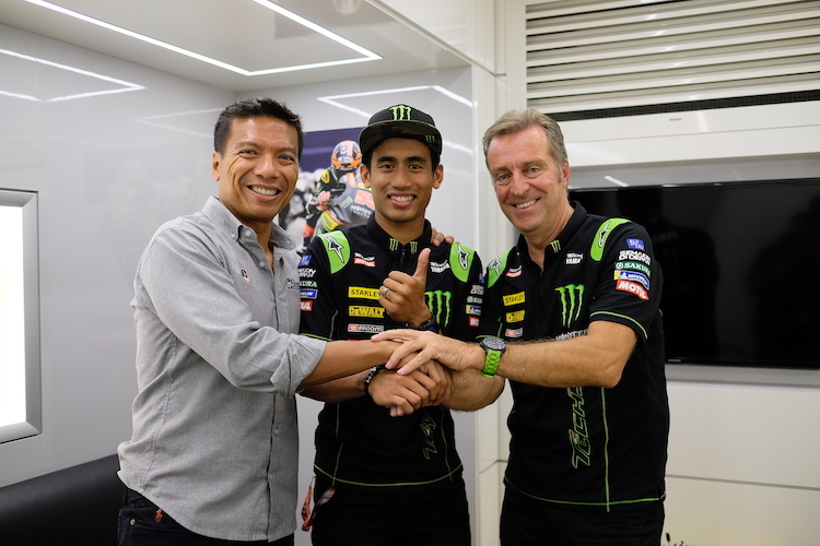 Razlan Razali, CEO Sepang Circuit, Hafizh Syahrin und Tech3-Teambesitzer Hervé Poncharal