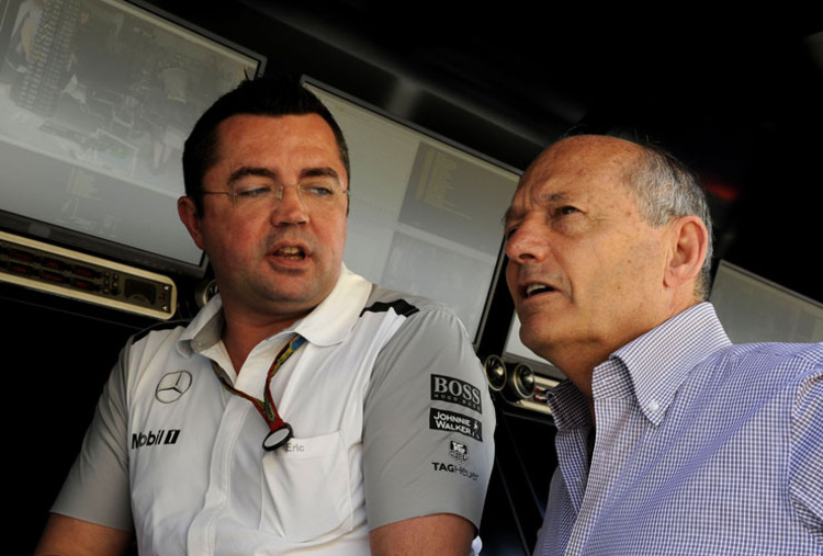 Eric Boullier und Ron Dennis nehmen sich Zeit bei der Fahrerwahl