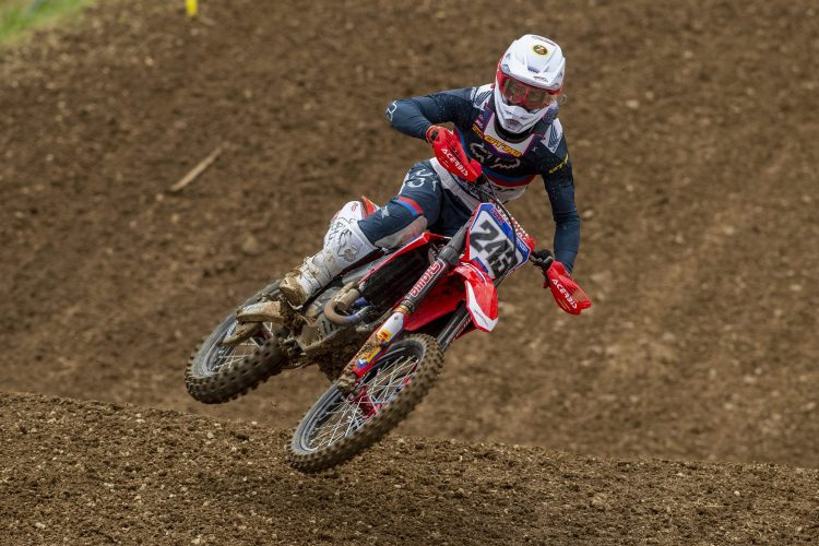 Tim Gajser gewann den ersten Lauf in Saint Jean d'Angely (Frankreich)