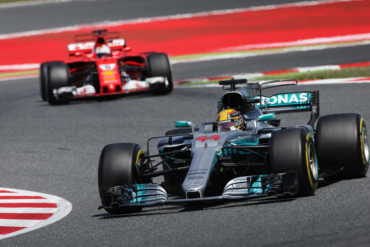 Lewis Hamilton vor Sebastian Vettel