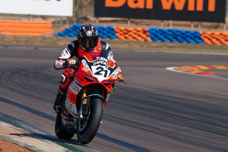 Troy Bayliss holte von der Pole seinen ersten ASBK-Sieg